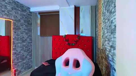 Ana online show from 11/28/25, 09:28