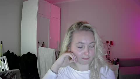 Milena new nonude shy blonde natural online show from 04/28/26, 11:54