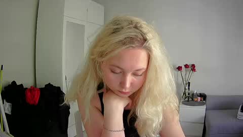 Milena new nonude shy blonde natural online show from 04/29/26, 01:26