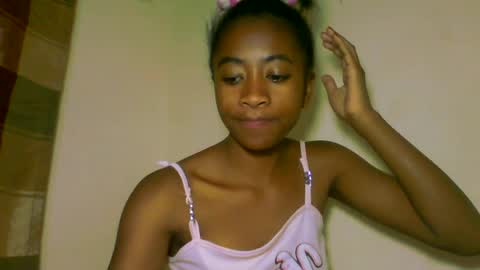 Snapshot of milennah chatting on 06/15/26, 04:31 milennah online show from 06/15/26, 04:31
