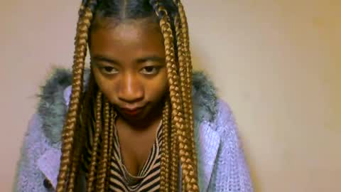 Snapshot of milennah chatting on 06/27/26, 12:44 milennah online show from 06/27/26, 12:44