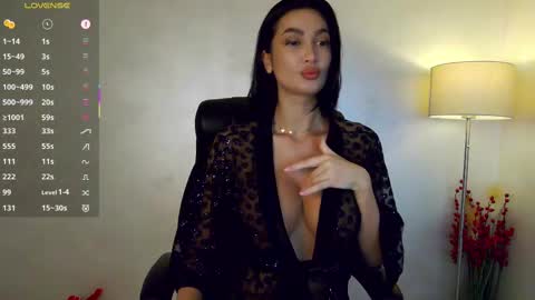 Snapshot of miley_me chatting on 02/13/25, 07:13 M online show from 02/13/25, 07:13