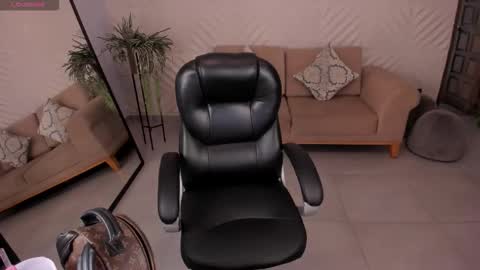 Miley Cruz  IG miley model23 online show from 11/25/25, 07:25