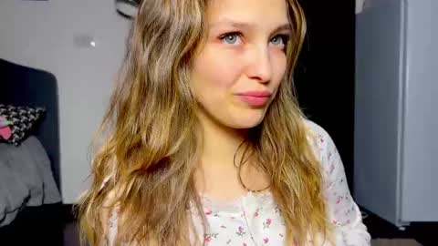 mileyy_cute online show from 03/15/26, 12:49