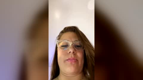 Snapshot of milf__pretty chatting on 06/26/26, 01:43 Melissa online show from 06/26/26, 01:43