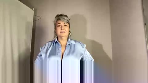 Snapshot of milf_charlotty chatting on 01/17/25, 01:47 Charlotte online show from 01/17/25, 01:47