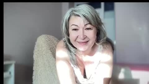 Snapshot of milf_charlotty chatting on 01/12/26, 03:45 Charlotte online show from 01/12/26, 03:45