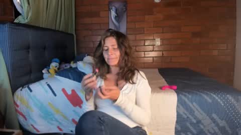 Snapshot of milf_darling chatting on 01/21/25, 12:57 Victoria  online show from 01/21/25, 12:57