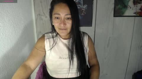 Snapshot of milf_julianna chatting on 03/26/26, 04:40 Julianna online show from 03/26/26, 04:40