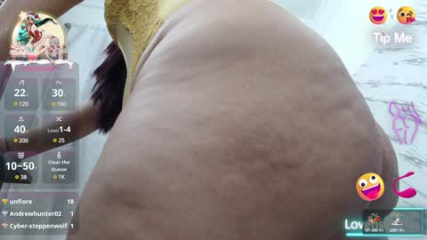 Snapshot of milf_loven chatting on 01/11/25, 04:25 Milf Loven online show from 01/11/25, 04:25