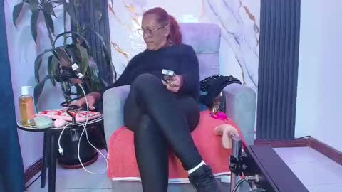 Snapshot of milf_sikiu chatting on 04/27/26, 08:51 milf sikiu online show from 04/27/26, 08:51