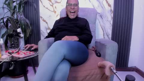Snapshot of milf_sikiu chatting on 05/13/26, 10:17 milf sikiu online show from 05/13/26, 10:17