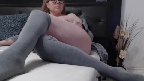Snapshot of milfbiglips38 chatting on 02/07/25, 05:10 milfa online show from 02/07/25, 05:10