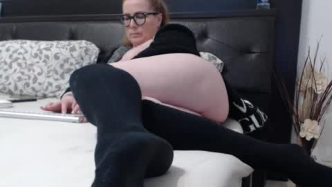 Snapshot of milfbiglips38 chatting on 02/16/25, 11:38 milfa online show from 02/16/25, 11:38