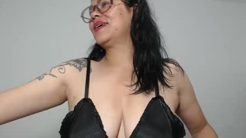Snapshot of milfcamila367608 chatting on 09/24/25, 06:28 camila online show from 09/24/25, 06:28