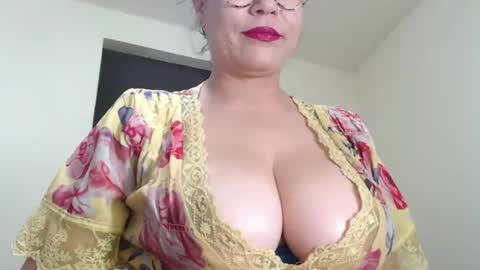 Snapshot of milfcamila367608 chatting on 07/04/26, 10:54 camila online show from 07/04/26, 10:54