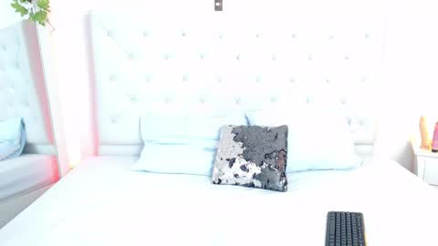 milfdeluxe_ online show from 04/24/26, 01:57