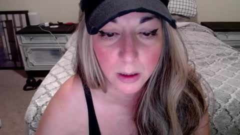 Snapshot of milfmonee chatting on 12/27/24, 12:39 MILF Monee online show from 12/27/24, 12:39