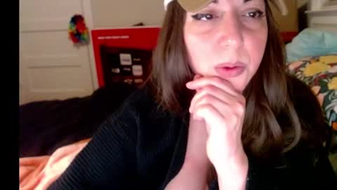 Snapshot of milfmonee chatting on 01/18/25, 01:19 MILF Monee online show from 01/18/25, 01:19