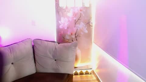 Snapshot of milfrosalie chatting on 05/08/26, 12:21 Rosalie online show from 05/08/26, 12:21