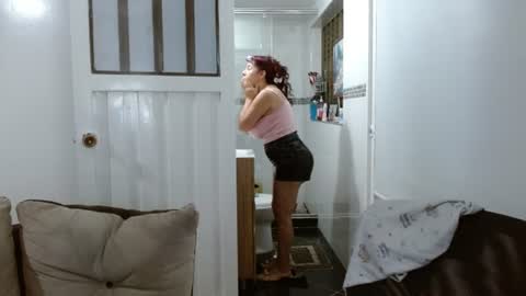 Snapshot of milfrosalie chatting on 06/16/26, 09:45 Rosalie online show from 06/16/26, 09:45