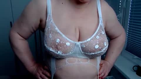 Snapshot of milfscarlette chatting on 04/10/26, 05:34 MilfScarlette online show from 04/10/26, 05:34