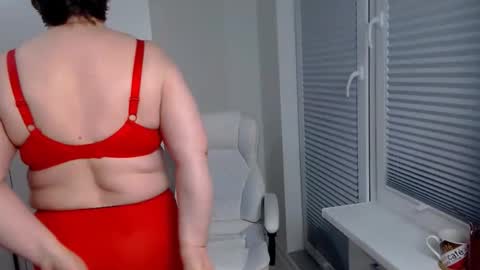 Snapshot of milfscarlette chatting on 04/21/26, 05:17 MilfScarlette online show from 04/21/26, 05:17