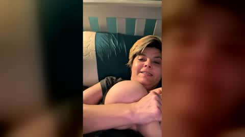 Snapshot of milfy1900s chatting on 06/07/26, 03:32 milfy1900s online show from 06/07/26, 03:32