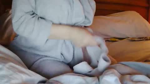 Snapshot of milfytitts chatting on 10/21/25, 01:23 MilfyTitts online show from 10/21/25, 01:23