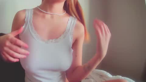 Snapshot of milia21 chatting on 10/29/25, 08:27 milia21 online show from 10/29/25, 08:27