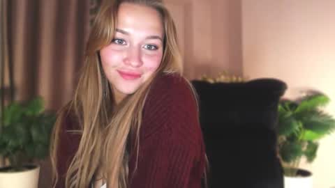 milk_bunny_ online show from 09/16/25, 11:33