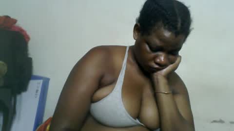 Snapshot of milk_titz chatting on 12/19/24, 10:02 kinwity online show from 12/19/24, 10:02