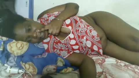 Snapshot of milk_titz chatting on 12/23/24, 06:44 kinwity online show from 12/23/24, 06:44