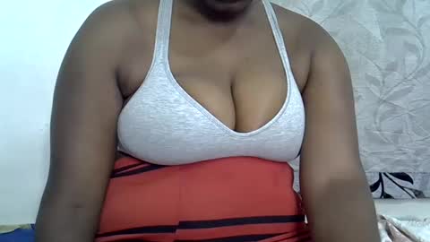 Snapshot of milk_titz chatting on 02/08/25, 05:08 kinwity online show from 02/08/25, 05:08