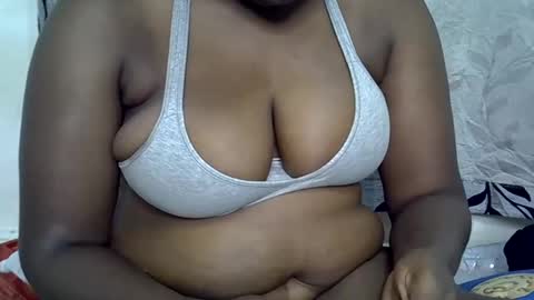 Snapshot of milk_titz chatting on 02/10/25, 05:36 kinwity online show from 02/10/25, 05:36