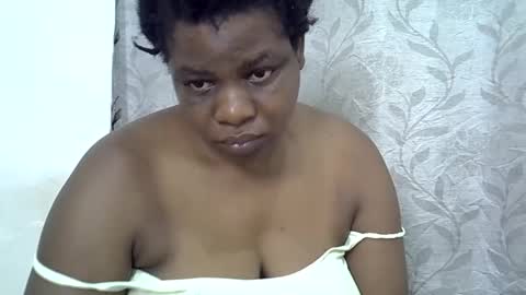 Snapshot of milk_titz chatting on 02/15/25, 11:28 kinwity online show from 02/15/25, 11:28