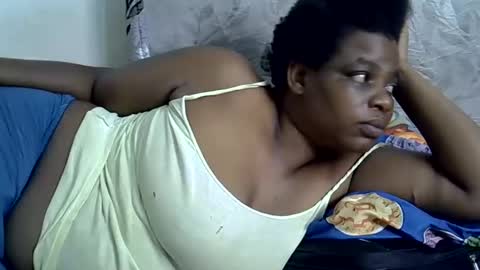 Snapshot of milk_titz chatting on 02/16/25, 09:15 kinwity online show from 02/16/25, 09:15