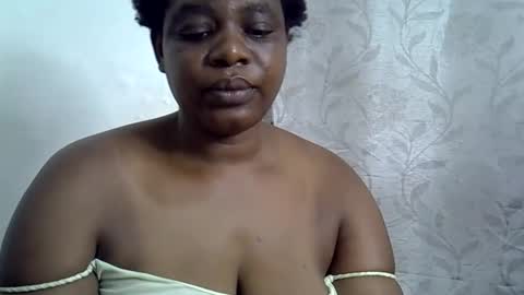 Snapshot of milk_titz chatting on 02/16/25, 12:43 kinwity online show from 02/16/25, 12:43