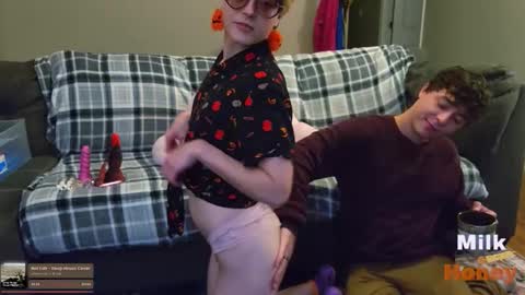 MilkandHoney online show from 10/28/25, 02:48