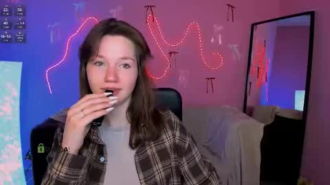 Snapshot of milki_wey chatting on 03/13/26, 08:26 Mila online show from 03/13/26, 08:26