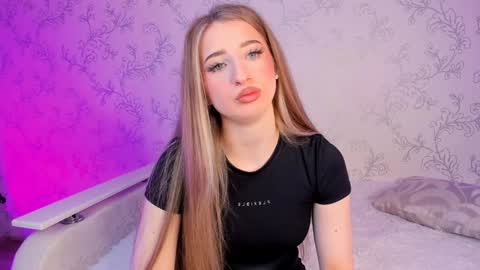 Snapshot of milky_waybaby chatting on 12/29/24, 03:57 Vivian online show from 12/29/24, 03:57