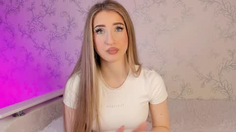 Snapshot of milky_waybaby chatting on 01/07/25, 05:12 Vivian online show from 01/07/25, 05:12