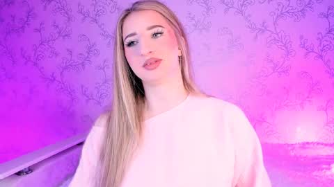 Snapshot of milky_waybaby chatting on 01/10/25, 05:15 Vivian online show from 01/10/25, 05:15