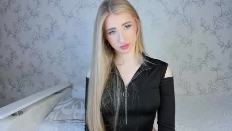 Snapshot of milky_waybaby chatting on 02/05/25, 05:09 Vivian online show from 02/05/25, 05:09