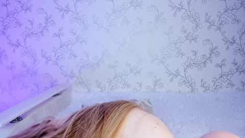 Snapshot of milky_waybaby chatting on 02/05/25, 11:12 Vivian online show from 02/05/25, 11:12