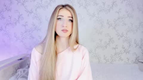 Snapshot of milky_waybaby chatting on 02/20/25, 07:12 Vivian online show from 02/20/25, 07:12