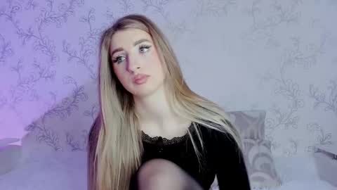 Snapshot of milky_waybaby chatting on 03/09/25, 08:29 Vivian online show from 03/09/25, 08:29