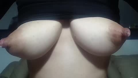 Snapshot of milkycandycce chatting on 02/02/25, 11:00 C online show from 02/02/25, 11:00