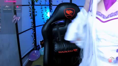 milky cute online show from 02/08/25, 09:57