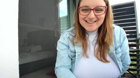 Livia online show from 05/10/26, 01:49